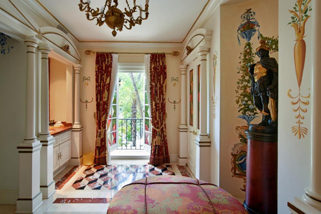 The Villa Casa Casuarina Miami Beach Bagian luar foto